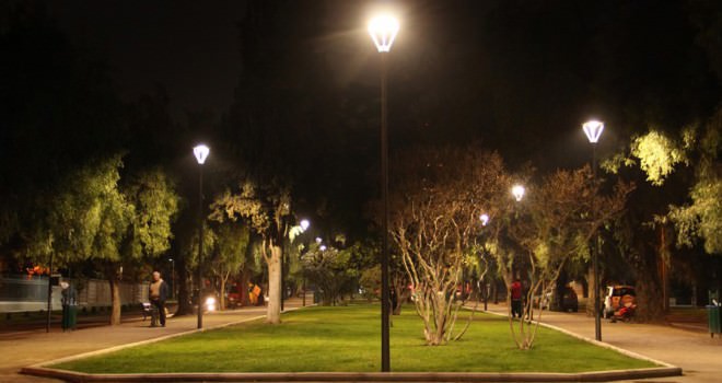 Iluminación Municipalidad de las Condes, plazas y Parque los Domínicos